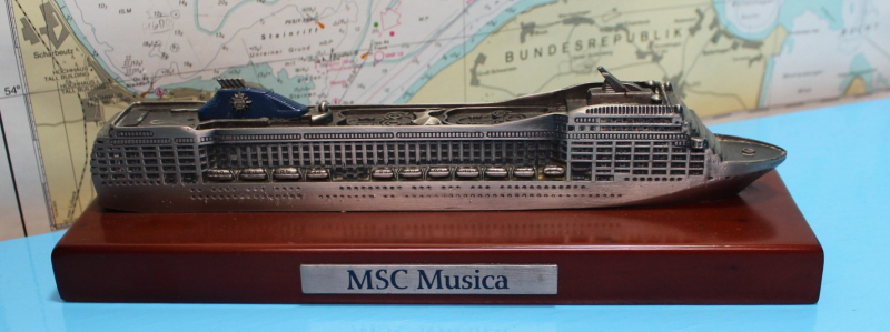 Cruise ship "MSC Musica" Musica-class (1 p.) PA 2006 in 1:1400